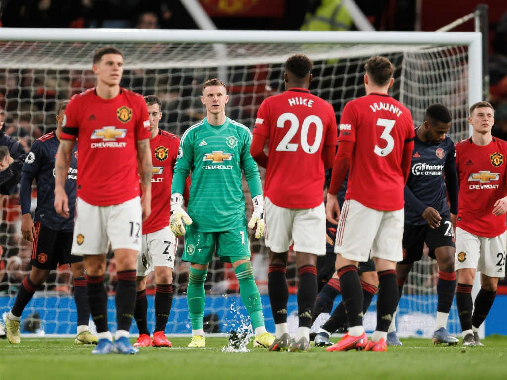 奥纳纳惊天失误成曼联最差门将?阿莫林力挺引争议 奥纳纳惊天失误成曼联最差门将?阿莫林力挺引争议